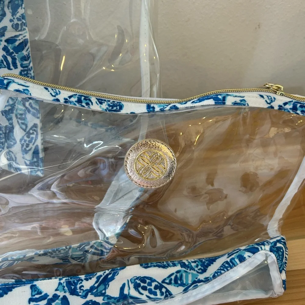 EUC Lilly Pulitzer Blue and Clear Tote with Matching Detachable Wristlet GWP - Picture 2 of 3